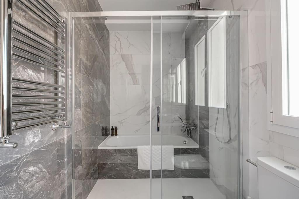 マドリードMalasana XI Calle Manuela Malasana 3Br 3Bhアパートメント エクステリア 写真