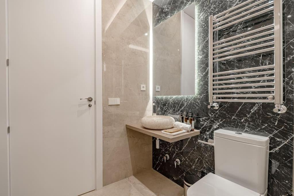 マドリードMalasana XI Calle Manuela Malasana 3Br 3Bhアパートメント エクステリア 写真