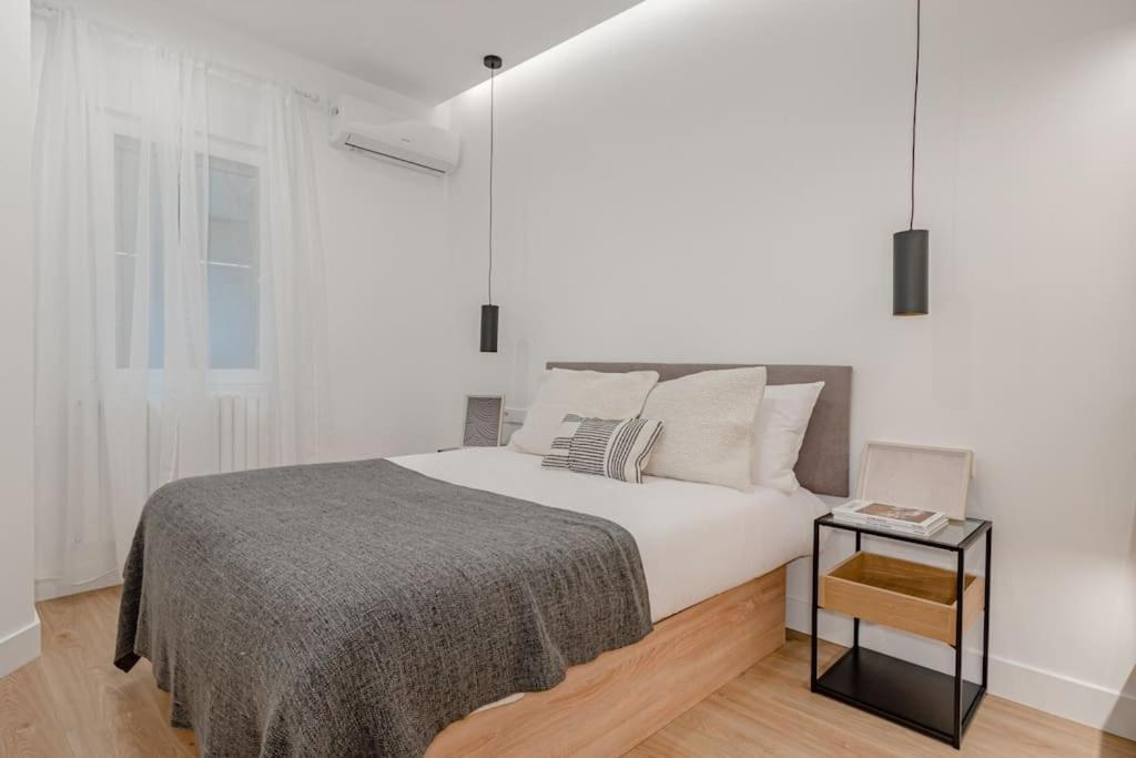 マドリードMalasana XI Calle Manuela Malasana 3Br 3Bhアパートメント エクステリア 写真