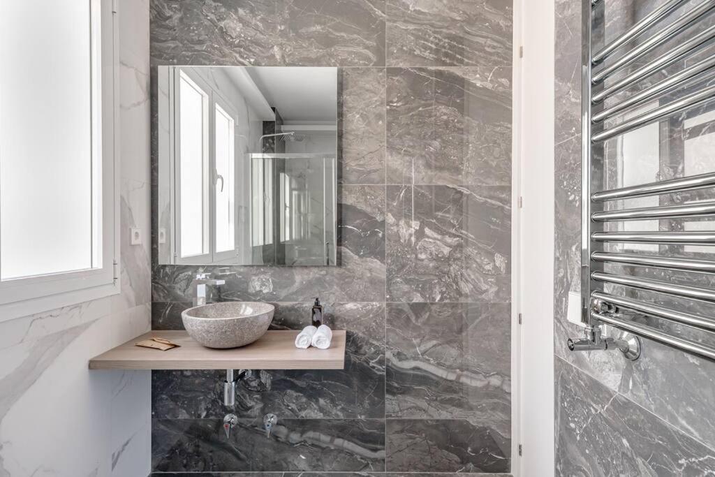 マドリードMalasana XI Calle Manuela Malasana 3Br 3Bhアパートメント エクステリア 写真
